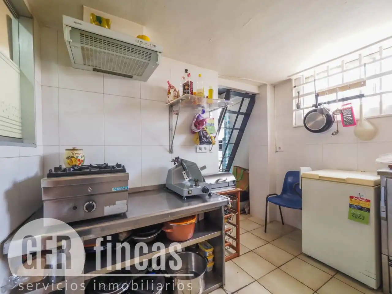 Cuina de Local en venda en Terrassa amb Aire condicionat