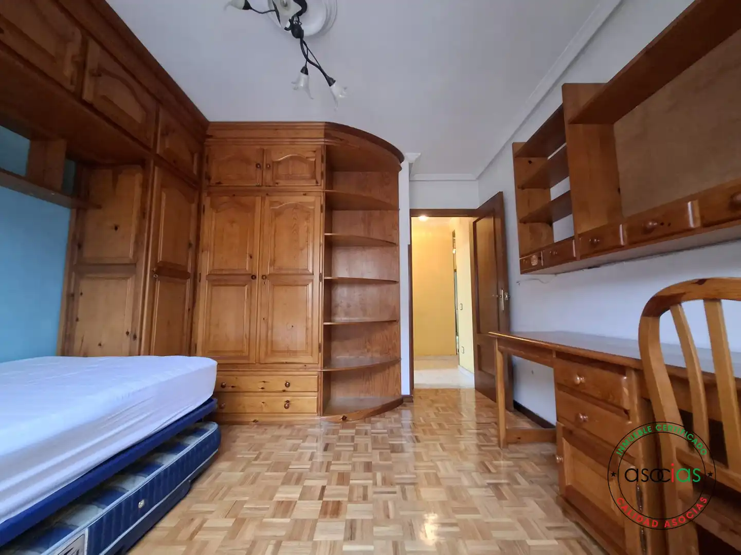 Schlafzimmer von Wohnung zur Miete in Gijón  mit Heizung, Parkett und Möbliert