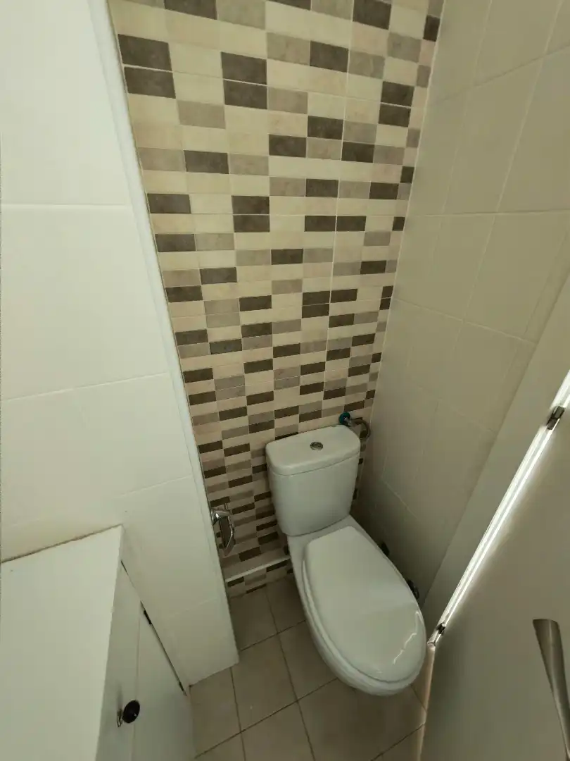 Badezimmer von Wohnung zur Miete in Sur