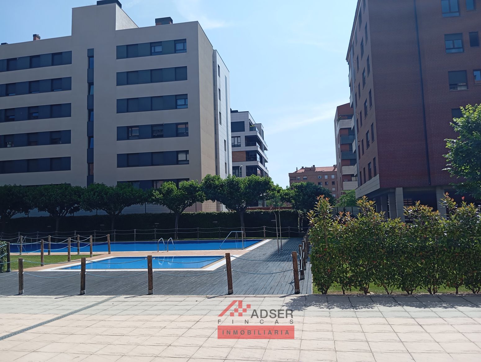 Piscina de Pis en venda en  Logroño amb Calefacció, Jardí privat i Parquet
