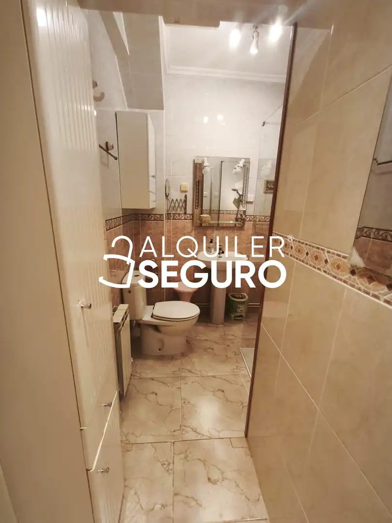 Baño de Piso de alquiler en Zaragoza con Aire acondicionado, Calefacción y Terraza