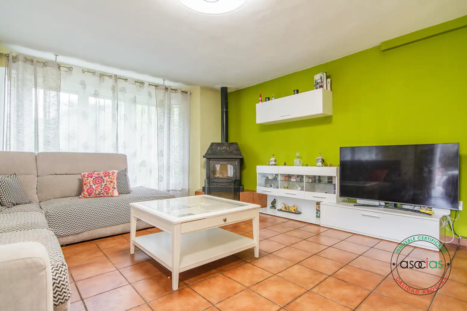 Sala d'estar de Casa o xalet en venda en Soto del Barco amb Calefacció, Jardí privat i Terrassa