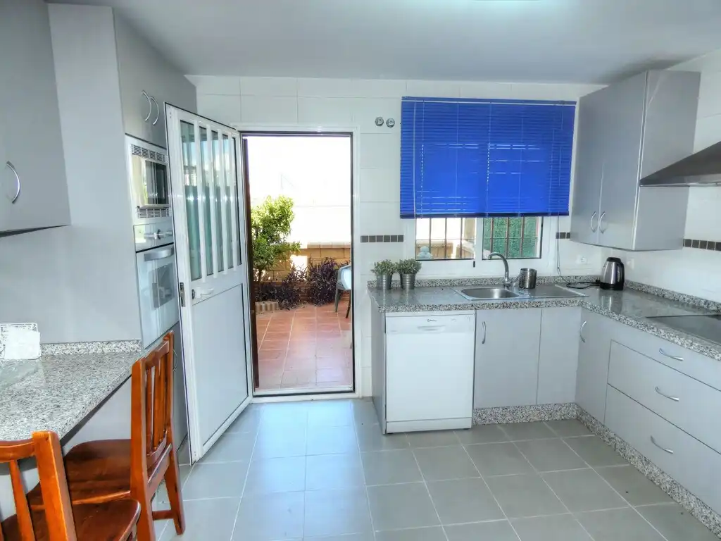 Cocina de Casa adosada de alquiler en Vélez-Málaga con Aire acondicionado, Terraza y Piscina
