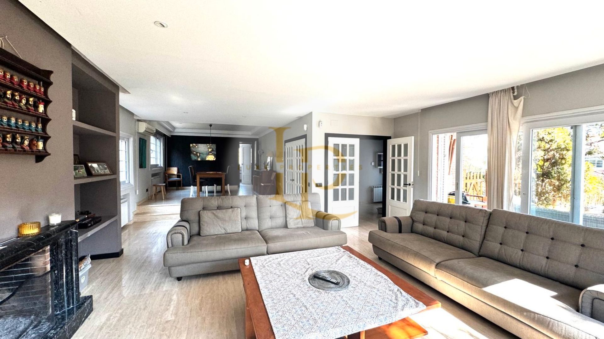 Sala d'estar de Casa o xalet en venda en Cerdanyola del Vallès amb Aire condicionat, Calefacció i Jardí privat