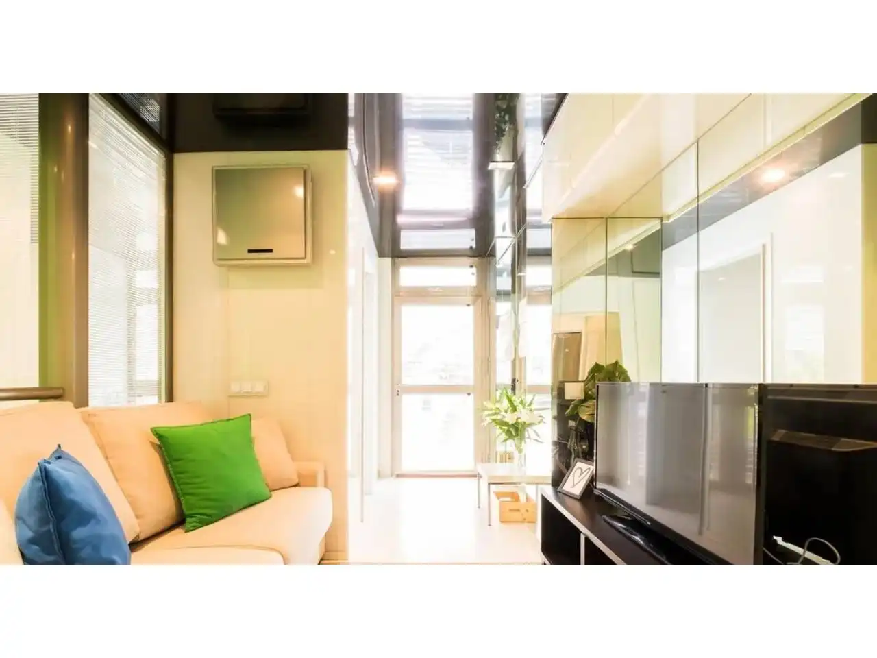 Sala d'estar de Estudi en venda en Barcelona amb Aire condicionat, Calefacció i Parquet