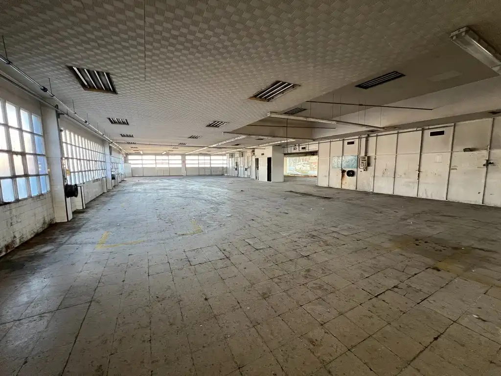 Nave industrial de alquiler en Oleiros con Calefacción