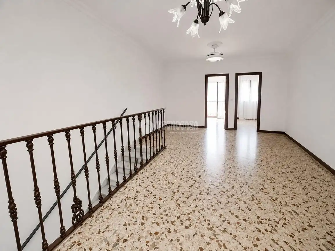 Casa adosada en venda en La Rinconada amb Aire condicionat, Terrassa i Balcó
