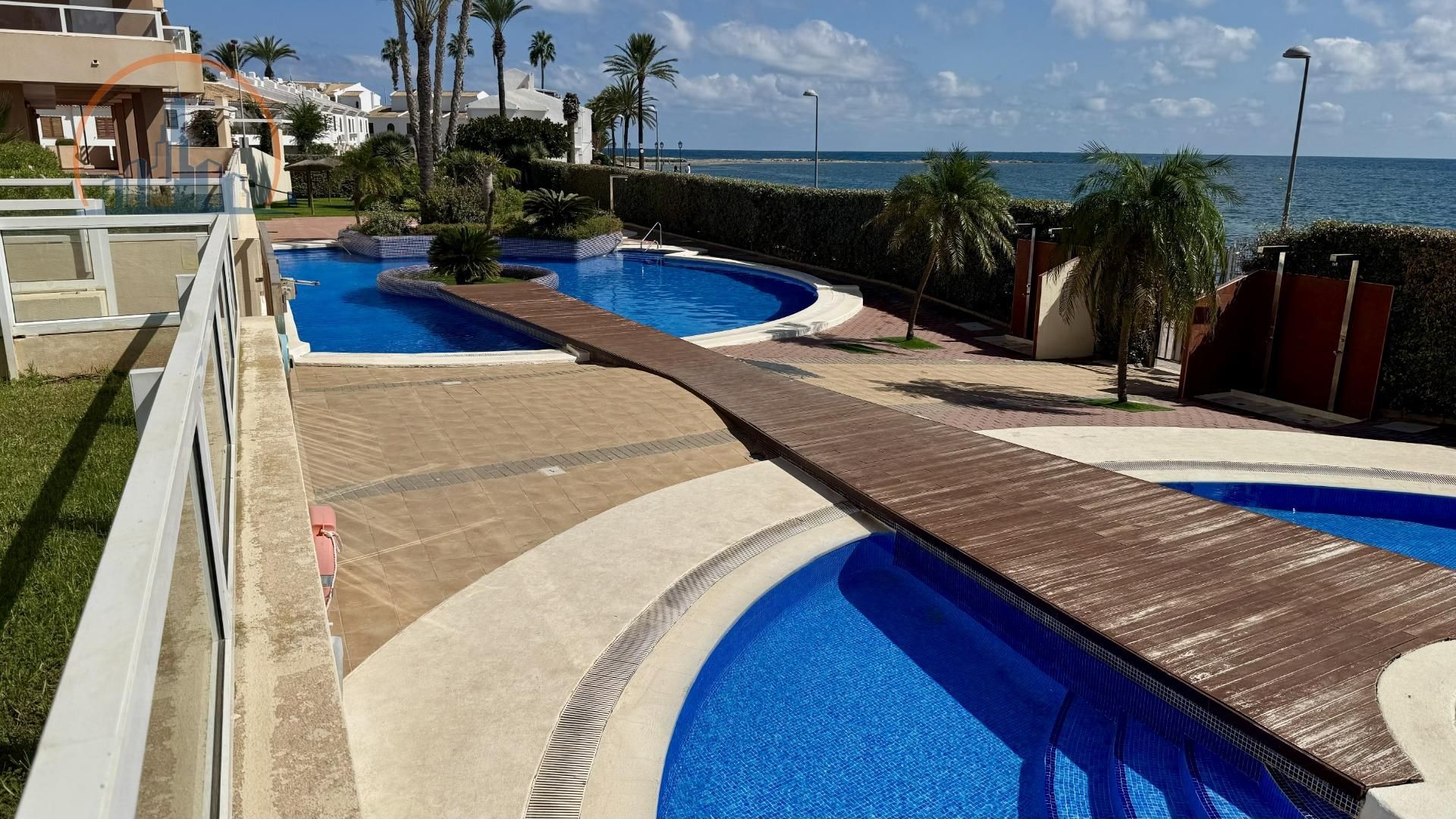 Piscina de Piso en venta en La Manga del Mar Menor con Jardín privado, Terraza y Balcón