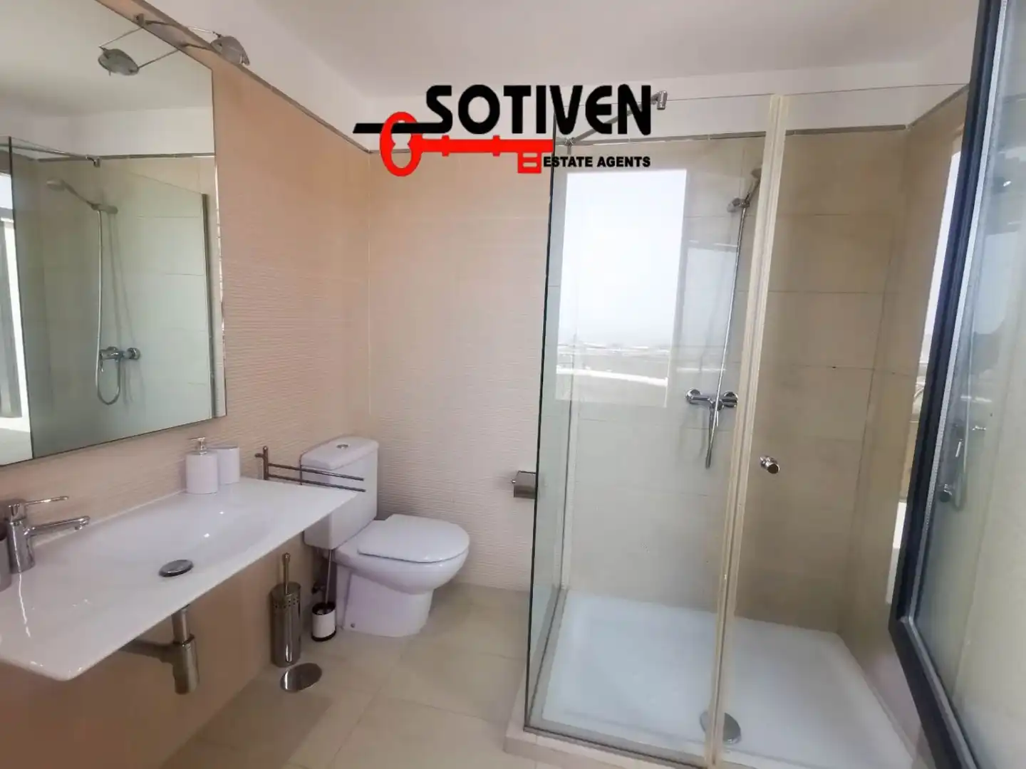 Badezimmer von Dachboden zum Verkauf in Adeje mit Terrasse und Möbliert