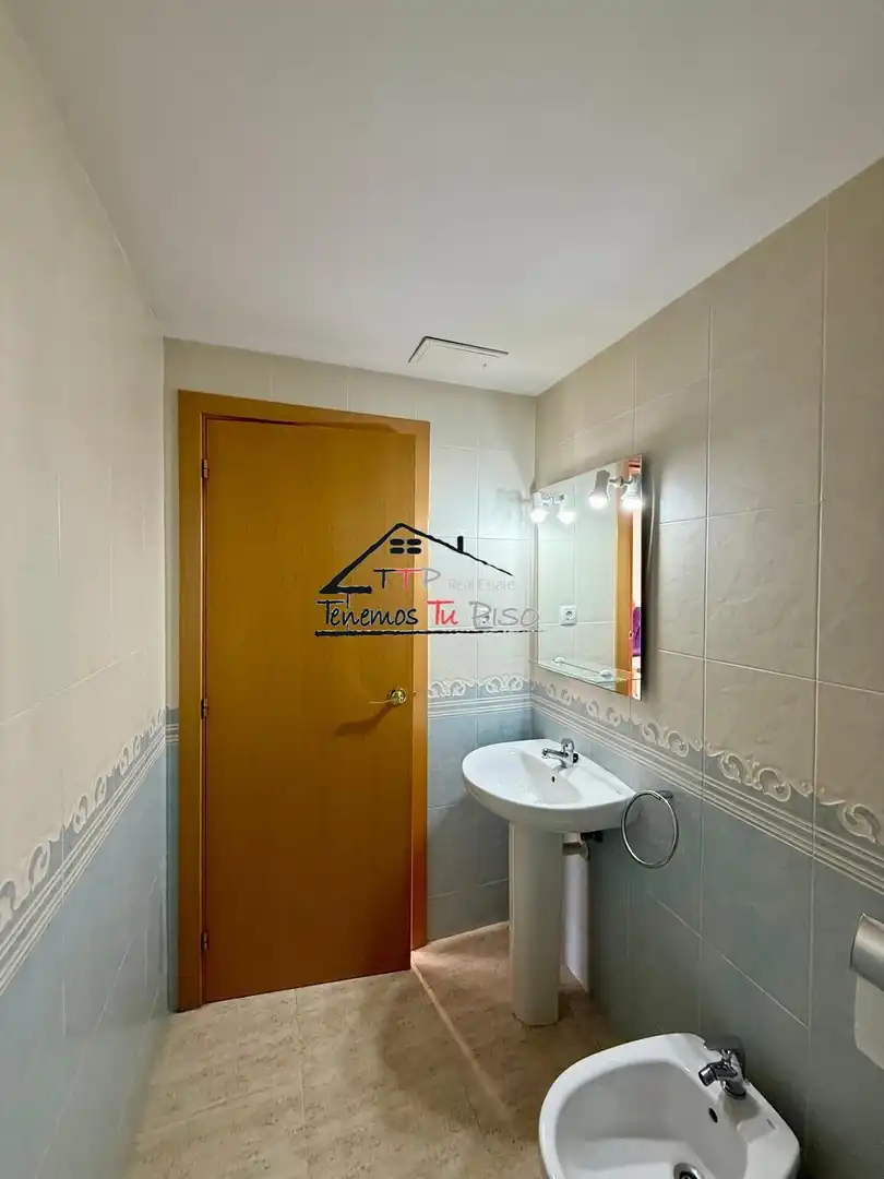 Baño de Apartamento en venta en Benicarló con Terraza, Trastero y Amueblado