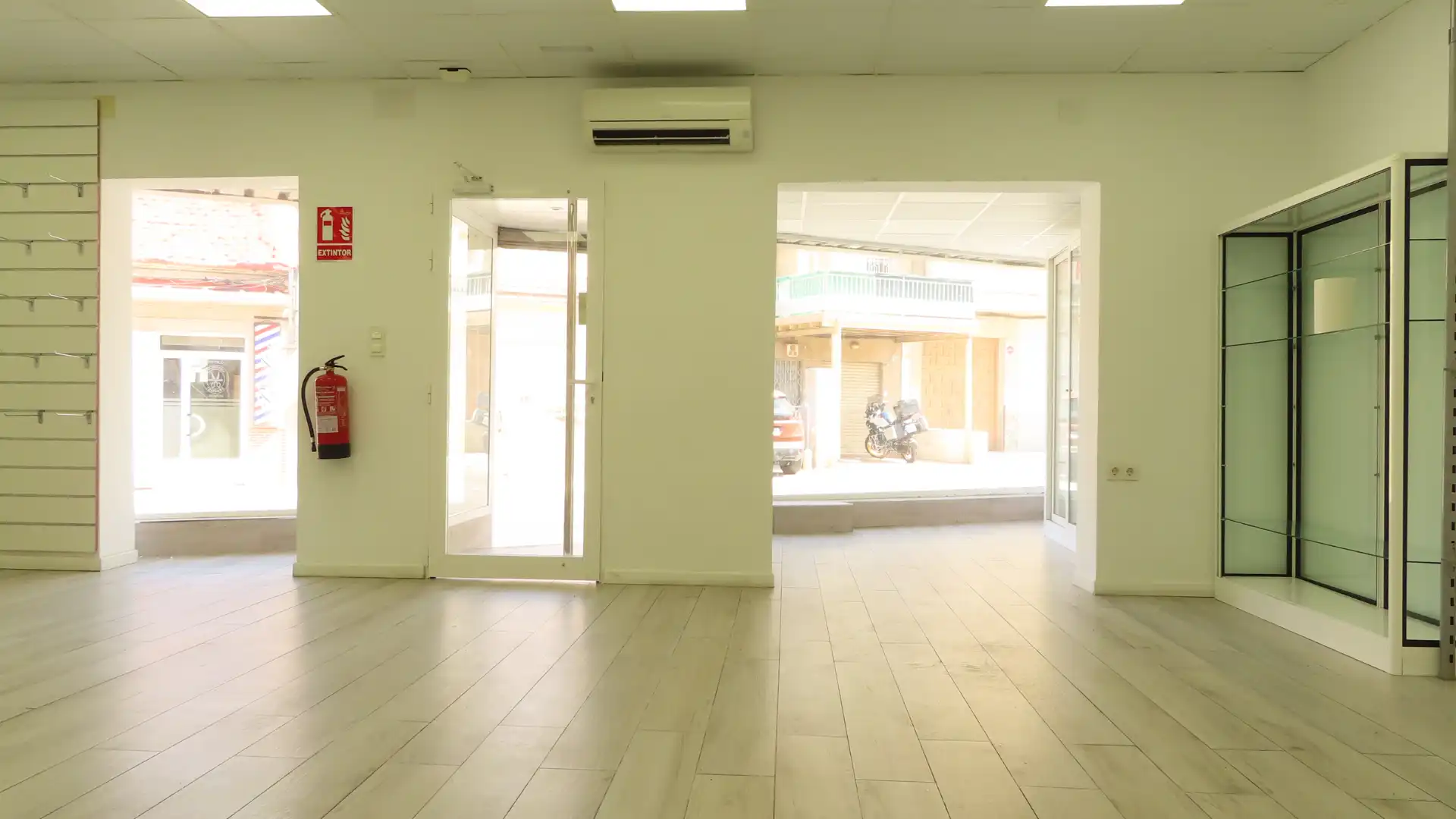 Commercial properties for rent in Cartagena  with Air Conditioner and Heating