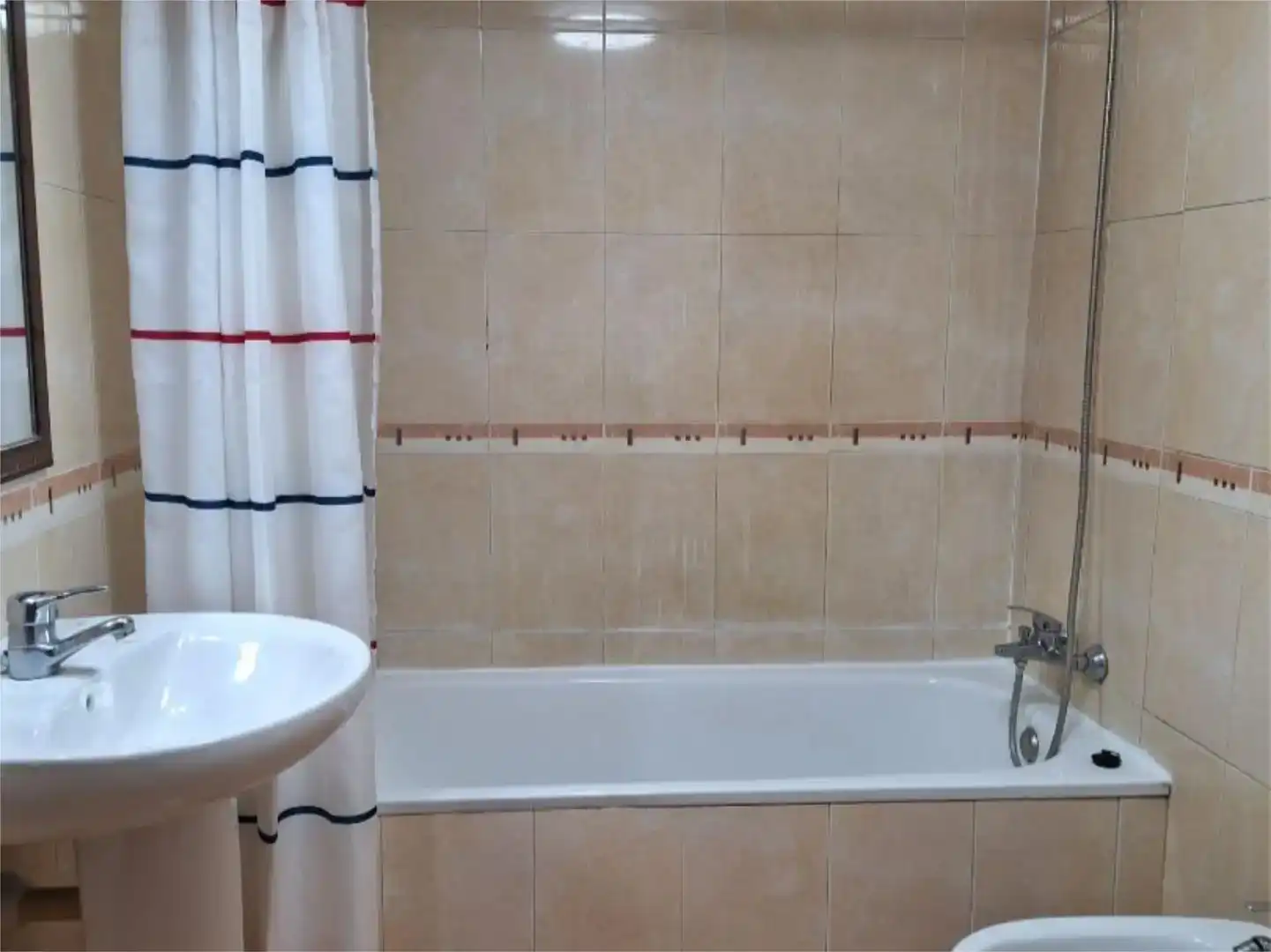 Bany de Pis en venda en Alfamén amb Balcó