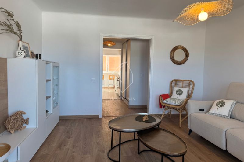 Living room of Apartment for sale in L'Escala  with Air Conditioner, Parquet flooring and Terrace