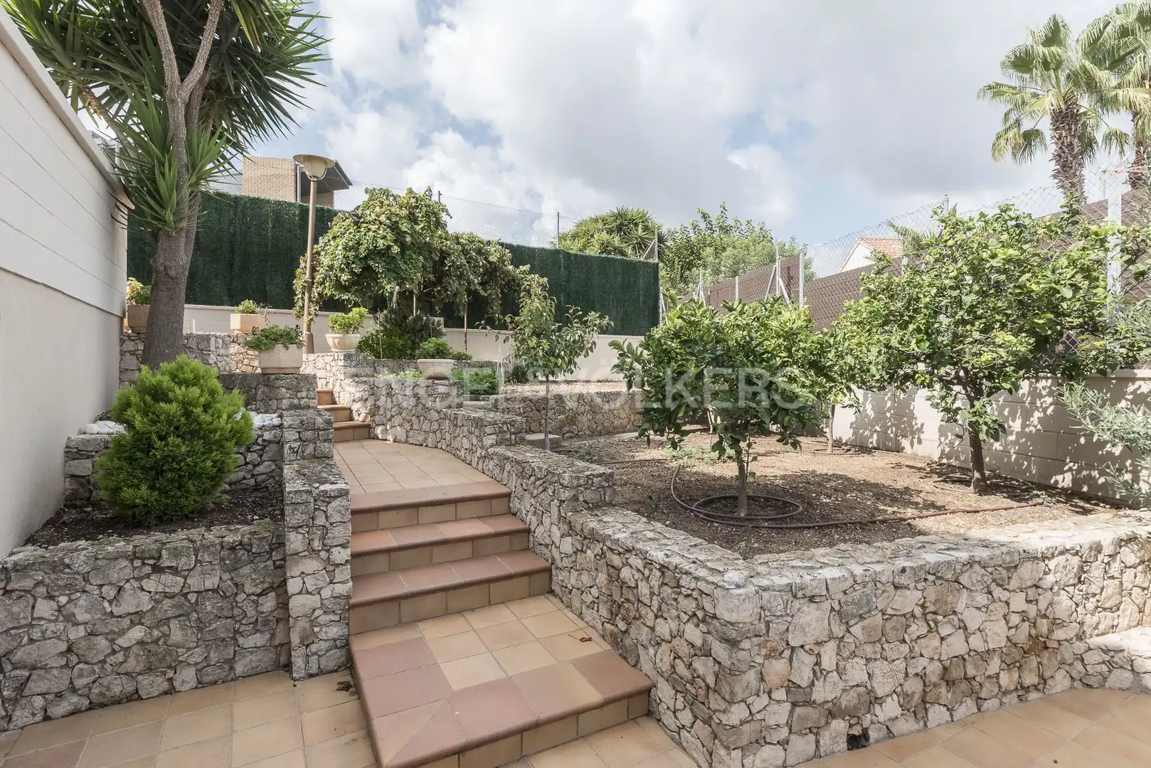 Jardí de Casa o xalet en venda en Vilanova i la Geltrú amb Aire condicionat, Calefacció i Jardí privat