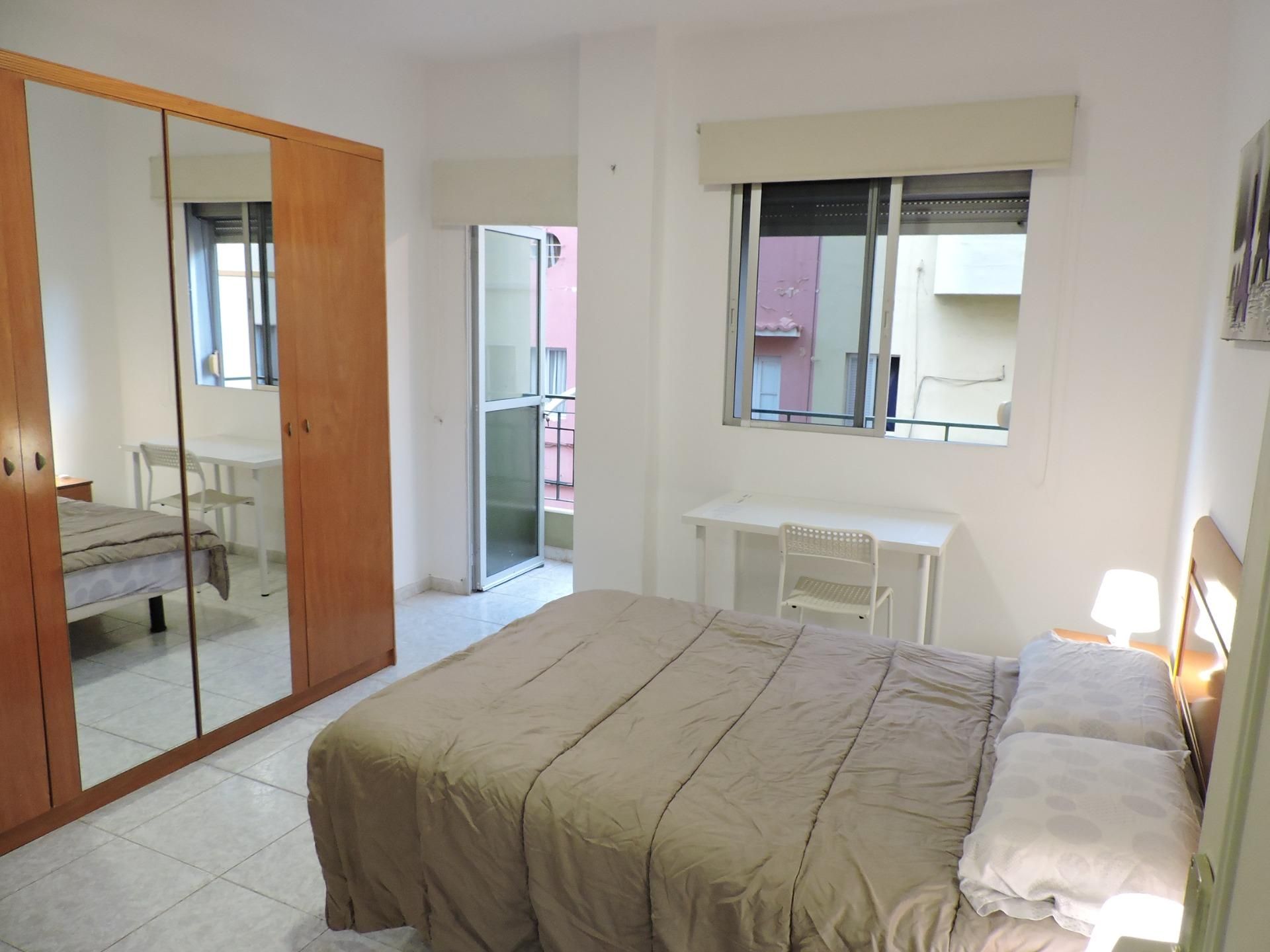 Zimmer in Avenida Avenida Buenos Aires, La Salle - Cuatro Torres, La Salud - La Salle