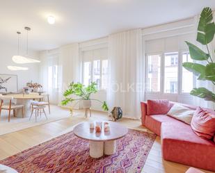 Sala d'estar de Apartament en venda en  Madrid Capital amb Aire condicionat