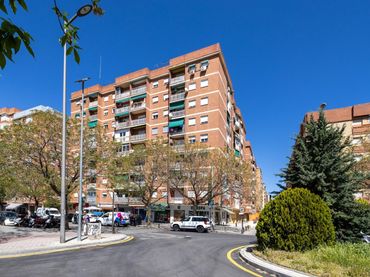 Pis amb ascensor en venda a Calle del Pintor Ismael de la Serna