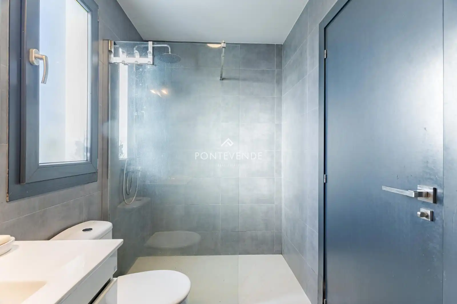 Bathroom of Houses for sale in Sanxenxo  with Heating and Furnished