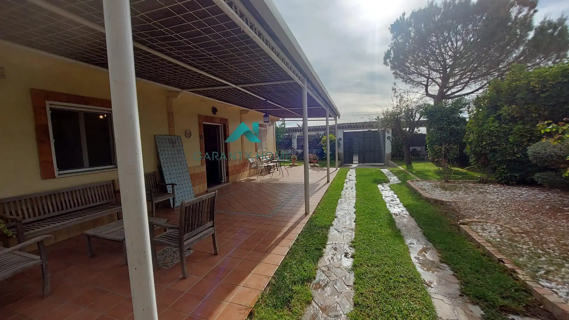Terrassa de Casa o xalet en venda en Dos Hermanas amb Aire condicionat, Jardí privat i Traster