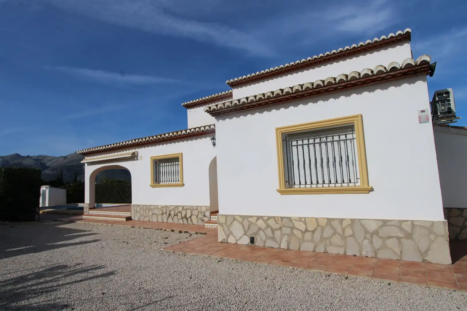 Vista exterior de Casa o xalet en venda en Benidoleig amb Aire condicionat, Calefacció i Jardí privat