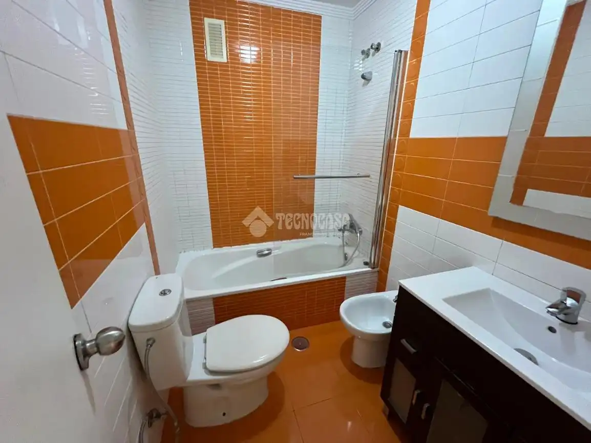 Baño de Piso en venta en Dos Hermanas con Terraza