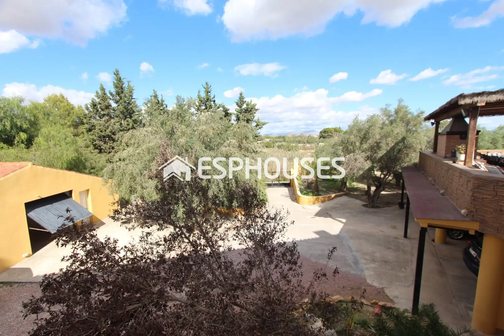 Vista exterior de Casa o xalet en venda en Alicante / Alacant amb Aire condicionat, Terrassa i Piscina