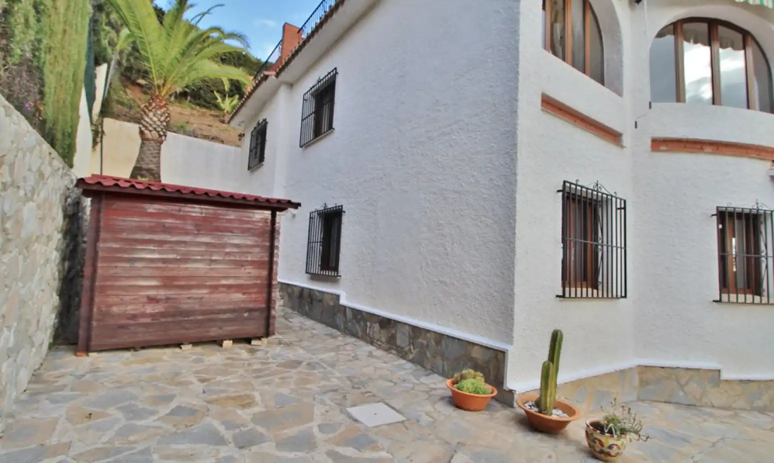 Vista exterior de Casa o xalet en venda en Rincón de la Victoria amb Aire condicionat, Jardí privat i Terrassa