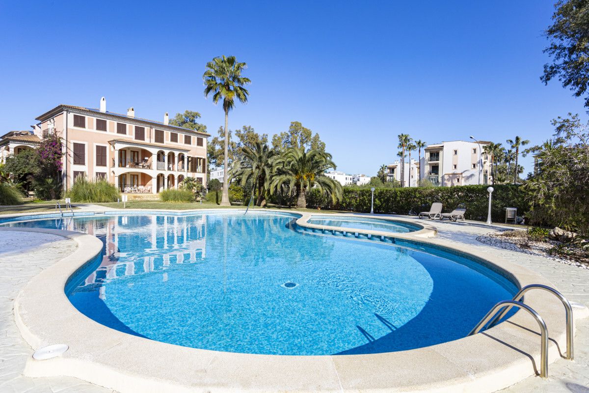 Swimming pool of Apartment for sale in Calvià  with Air Conditioner, Heating and Terrace