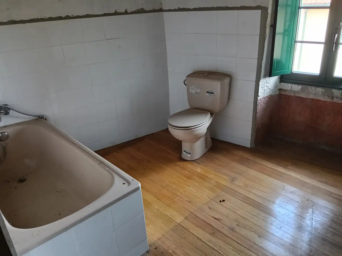 Bathroom of Houses for sale in Coirós  with Private garden and Storage room
