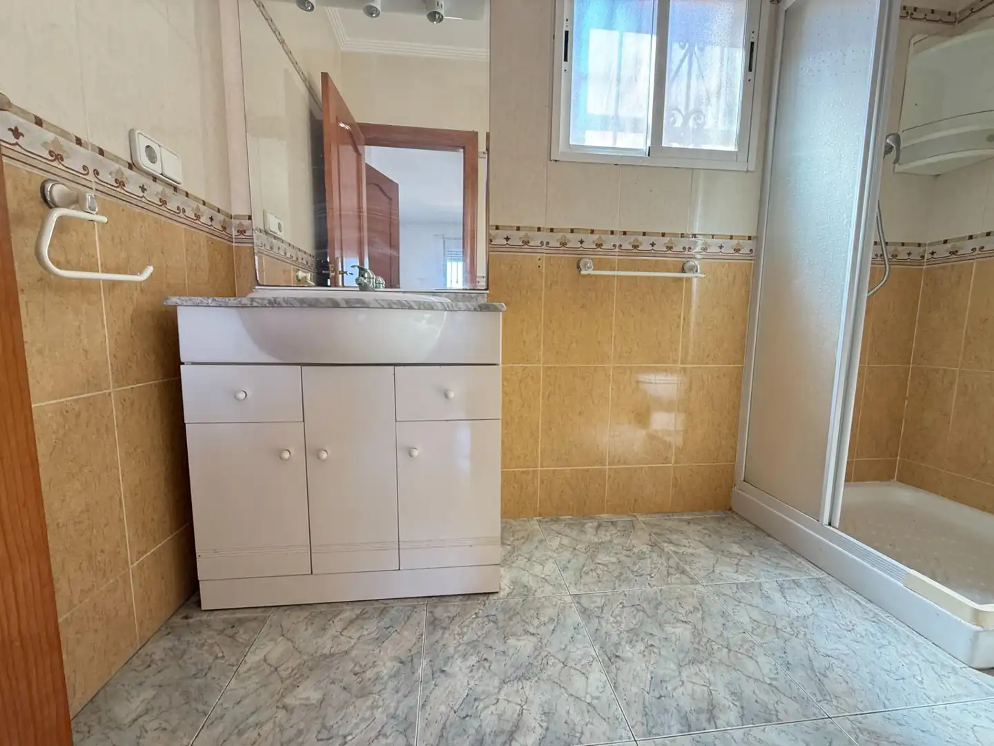 Bany de Casa o xalet en venda en San Miguel de Salinas amb Jardí privat i Piscina comunitària