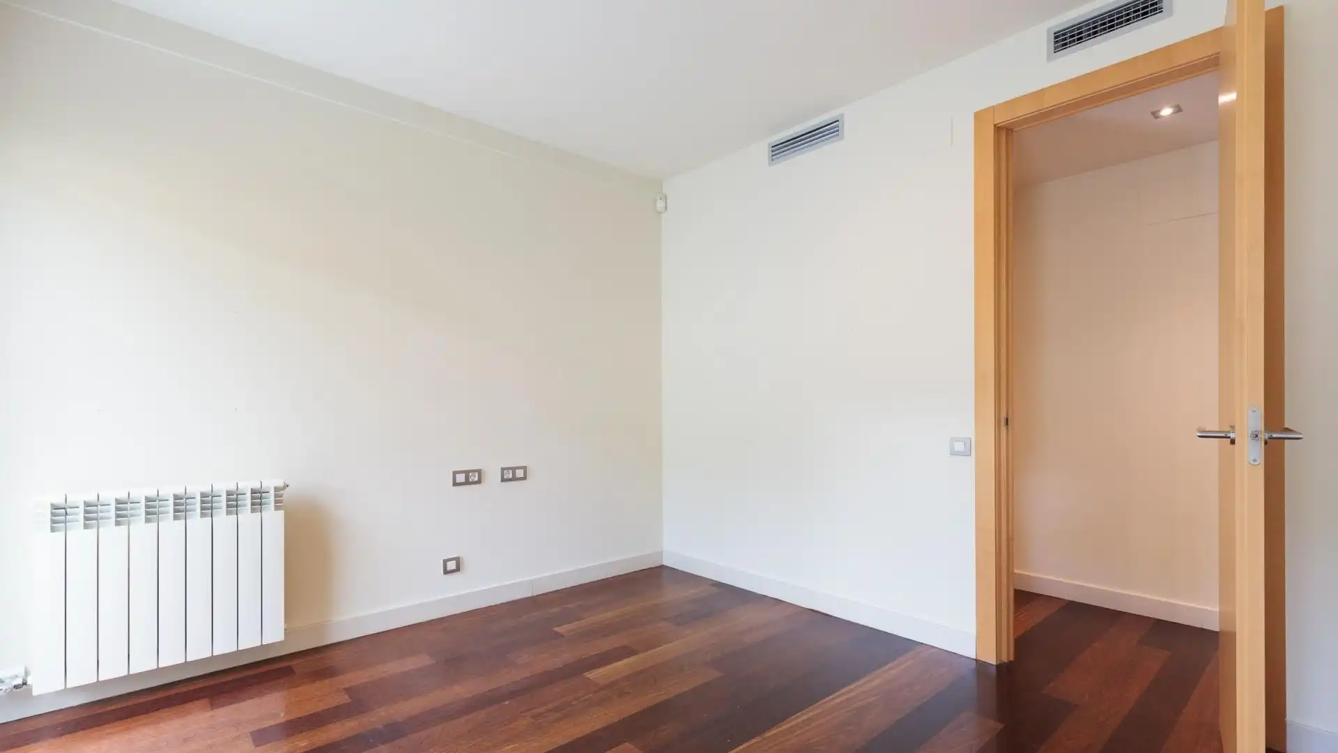Flat for rent in Barcelona  with Private garden, Parquet flooring and Terrace