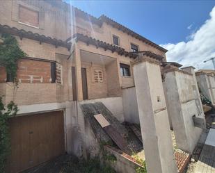 Exterior view of Single-family semi-detached for sale in Villa del Prado