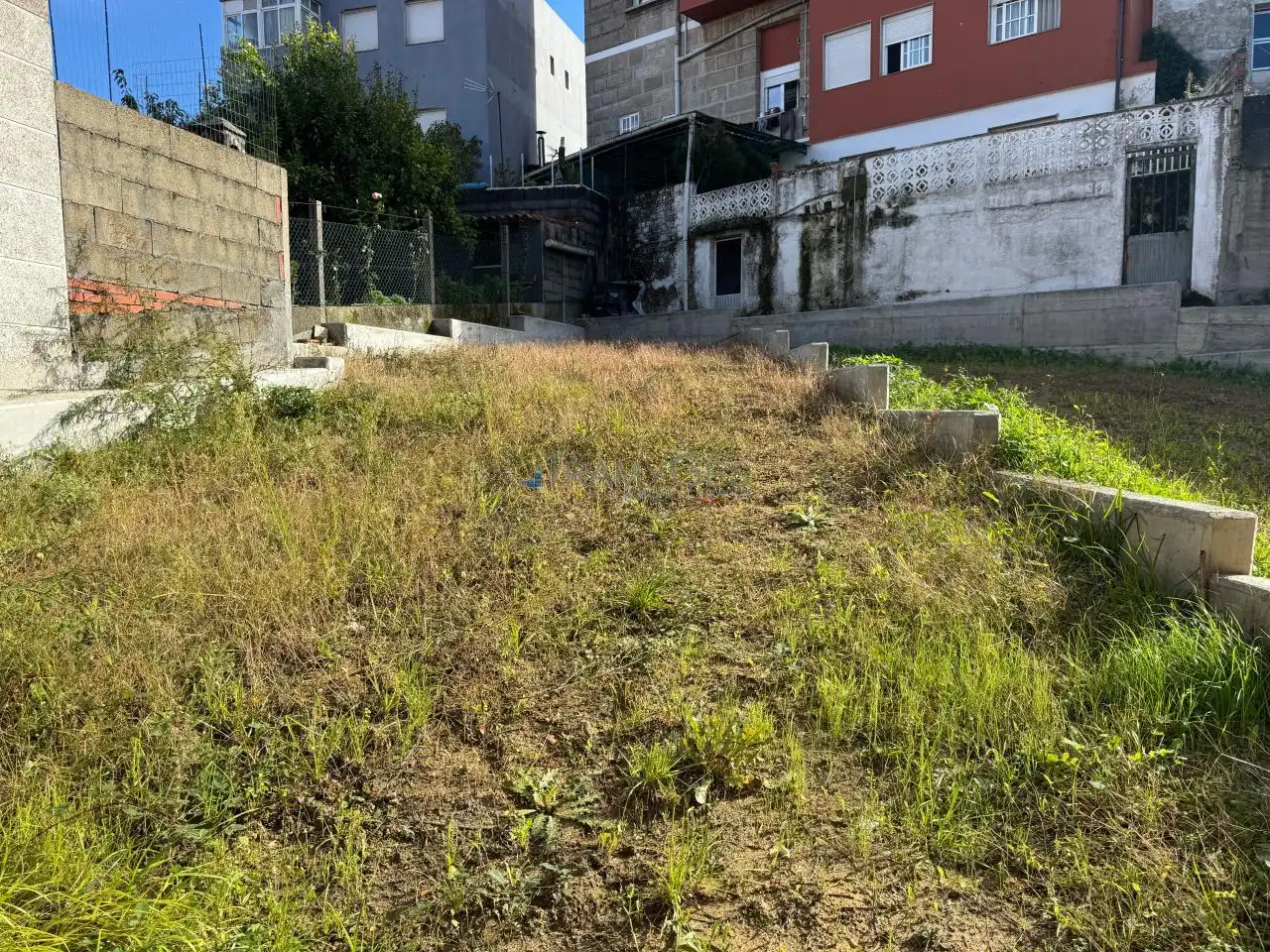 Casa adosada en venta en Vigo  con Calefacción, Jardín privado y Terraza