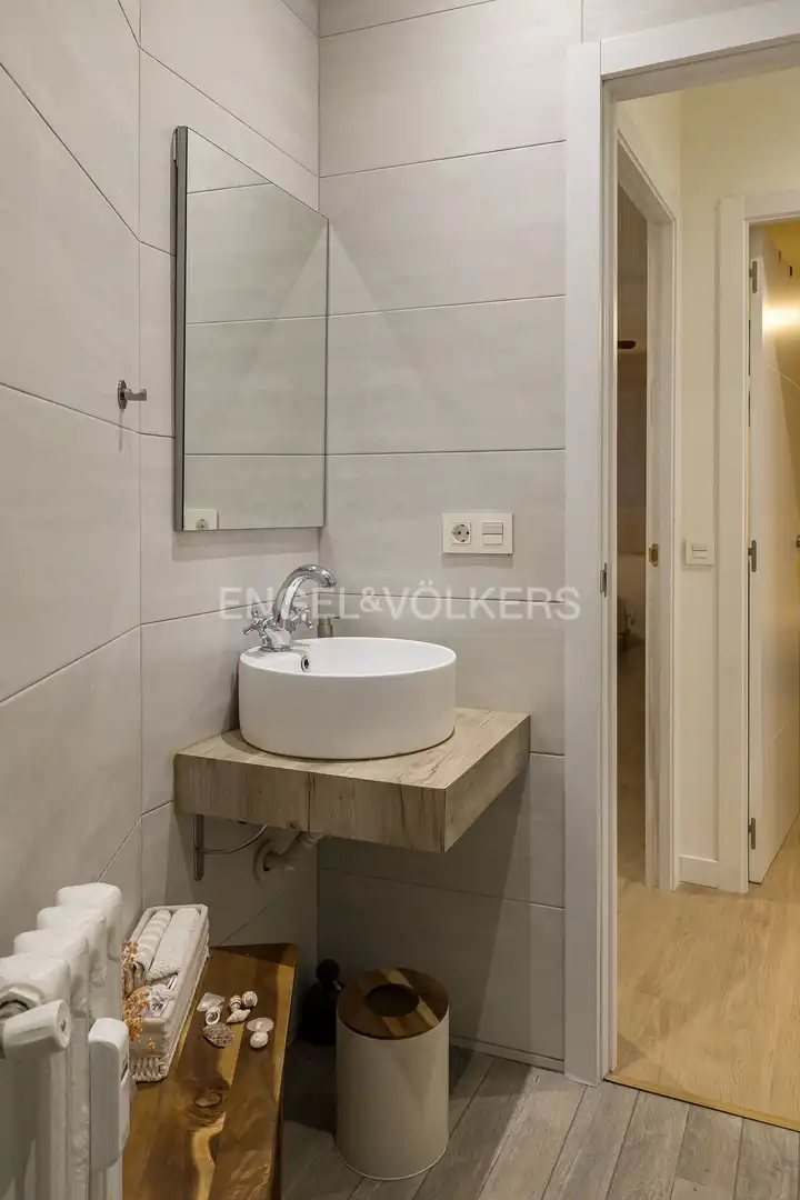 Badezimmer von Wohnung zur Miete in Madrid mit Klimaanlage und Heizung