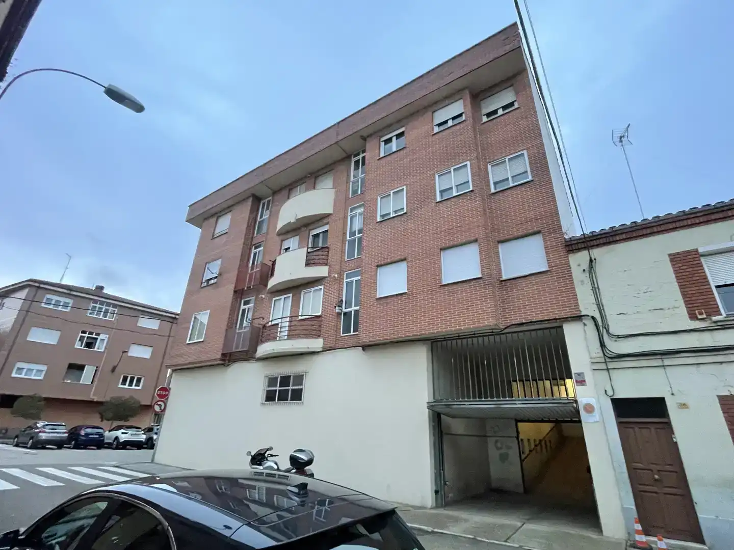 Vista exterior de Pis en venda en San Andrés del Rabanedo amb Jardí privat, Traster i Moblat