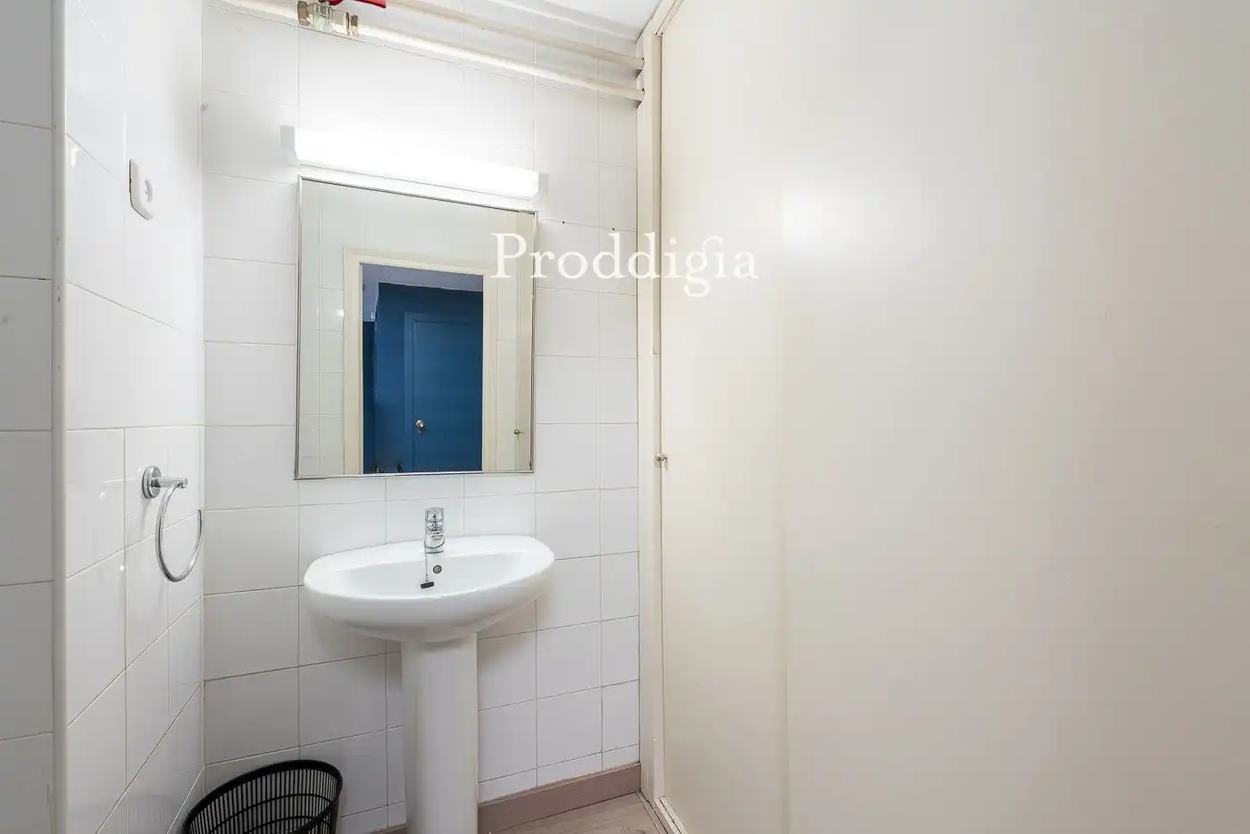 Bathroom of Office for rent in Barcelona  with Air Conditioner, Heating and Internet