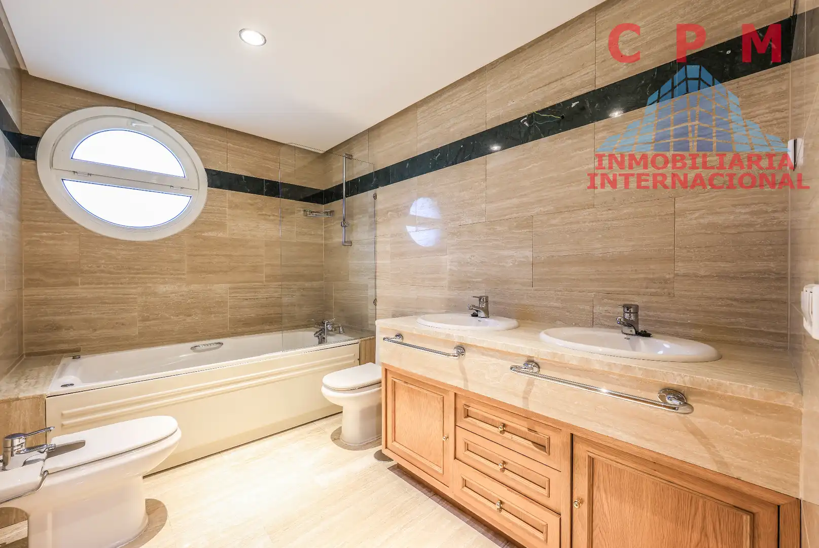 Bathroom of Houses for rent in Madrid  with Air Conditioner, Heating and Private garden