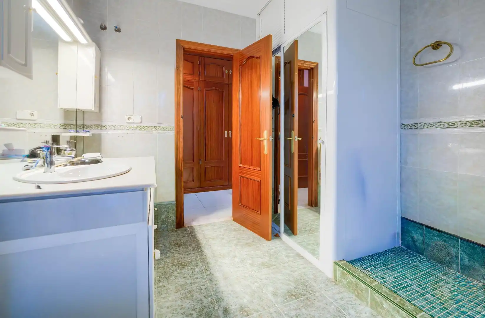 Bathroom of Houses for sale in Espartinas  with Air Conditioner, Private garden and Terrace