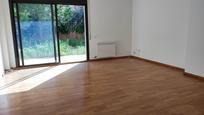 Sala d'estar de Pis en venda en Sant Feliu de Llobregat amb Calefacció, Terrassa i Piscina comunitària