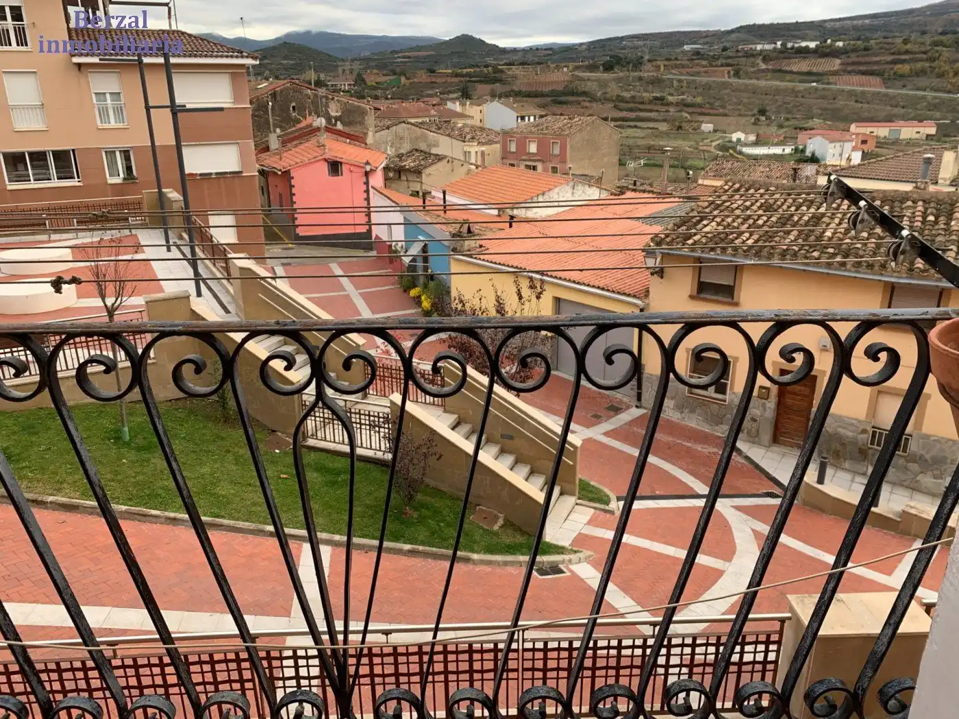 Vista exterior de Finca rústica en venda en Entrena amb Calefacció, Traster i Balcó