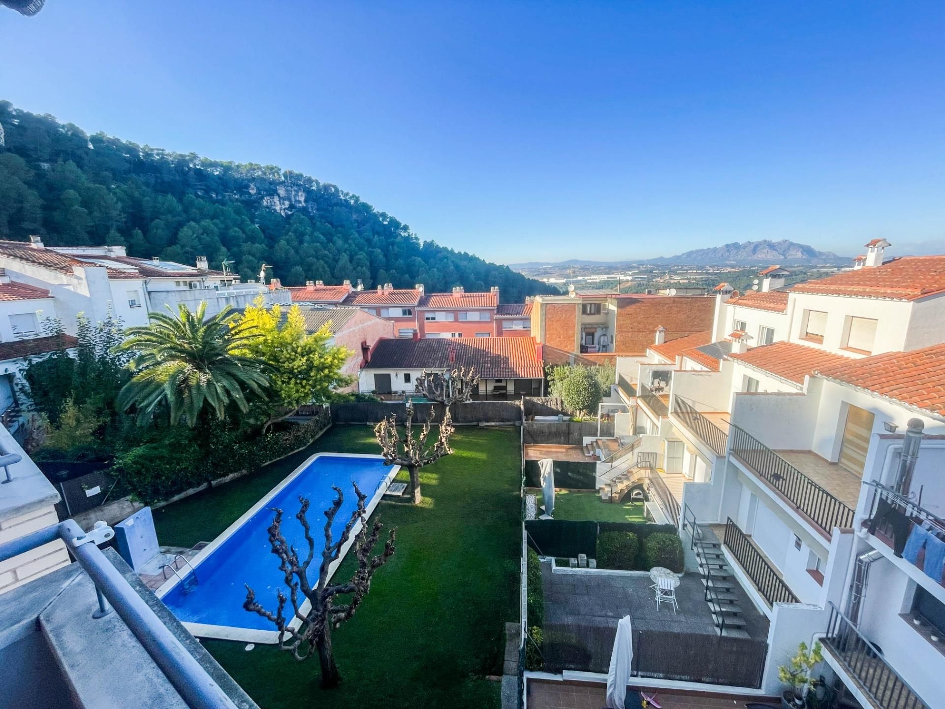 Exterior view of Flat for sale in Castellví de Rosanes  with Private garden, Parquet flooring and Terrace