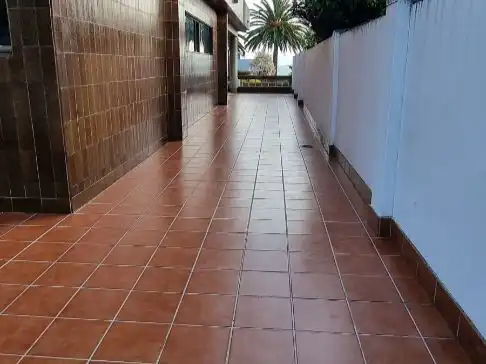 Local de lloguer en Oleiros amb Terrassa