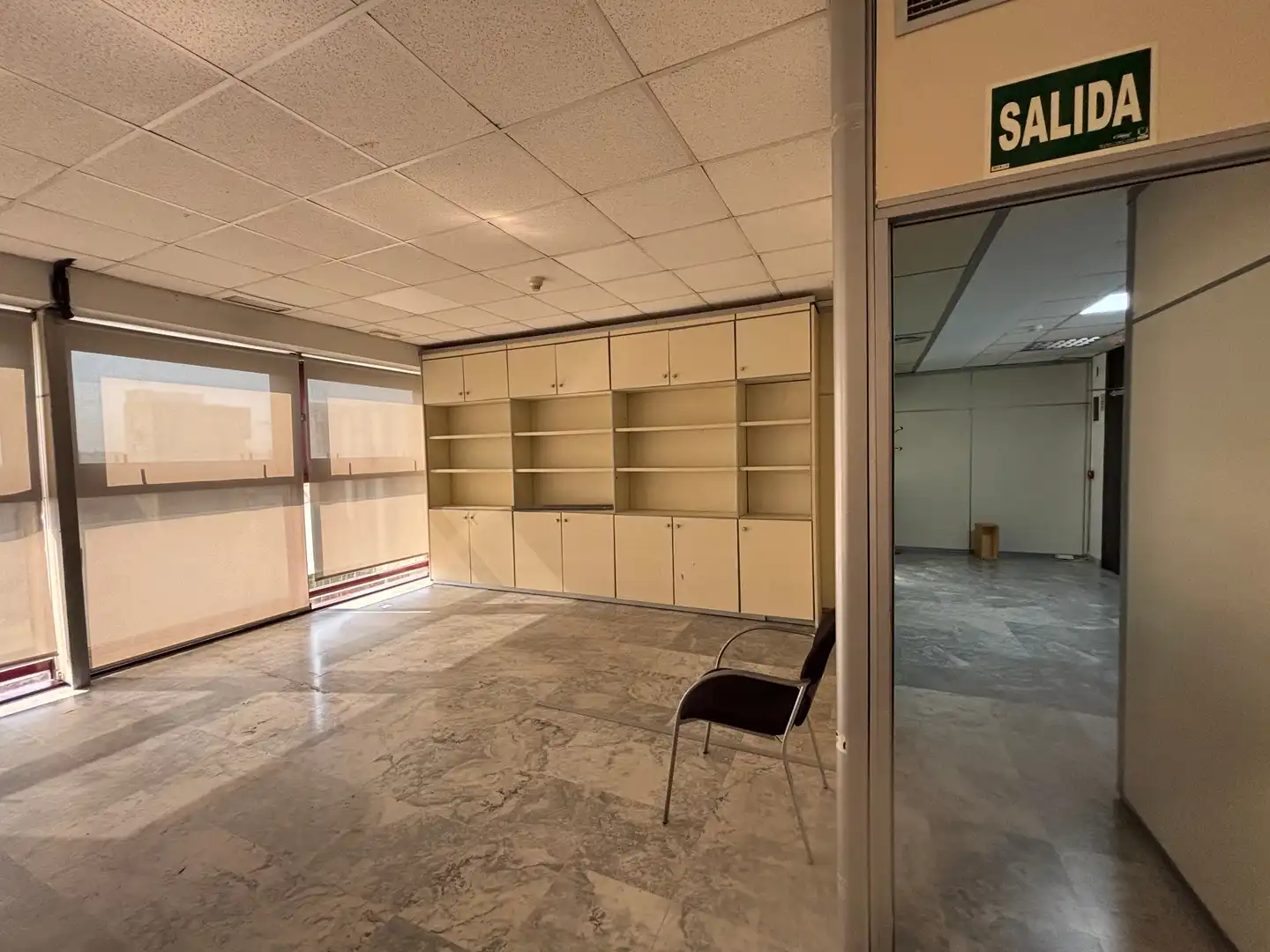 Büro zur Miete in Sevilla mit Klimaanlage, Heizung und Internet