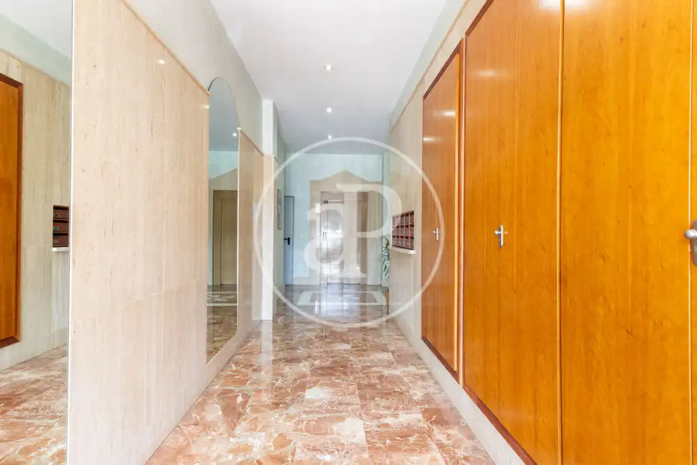 Piso en venta en Avinguda Cardenal Vicent Enrique I Tarancó, Piscinas