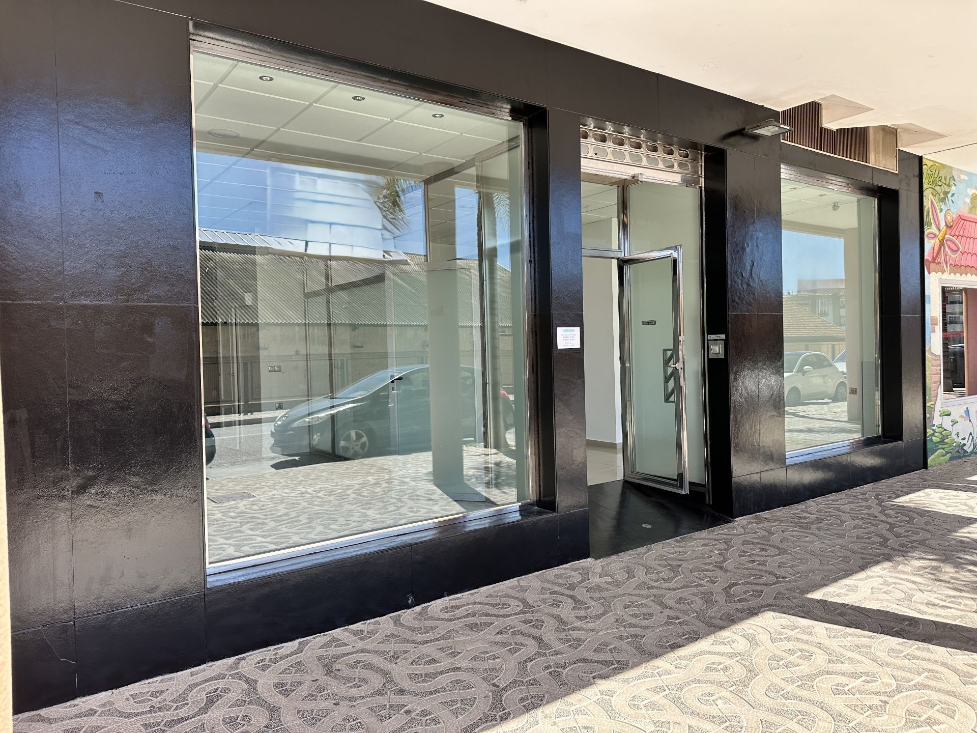 Vista exterior de Local de lloguer en Motril amb Aire condicionat