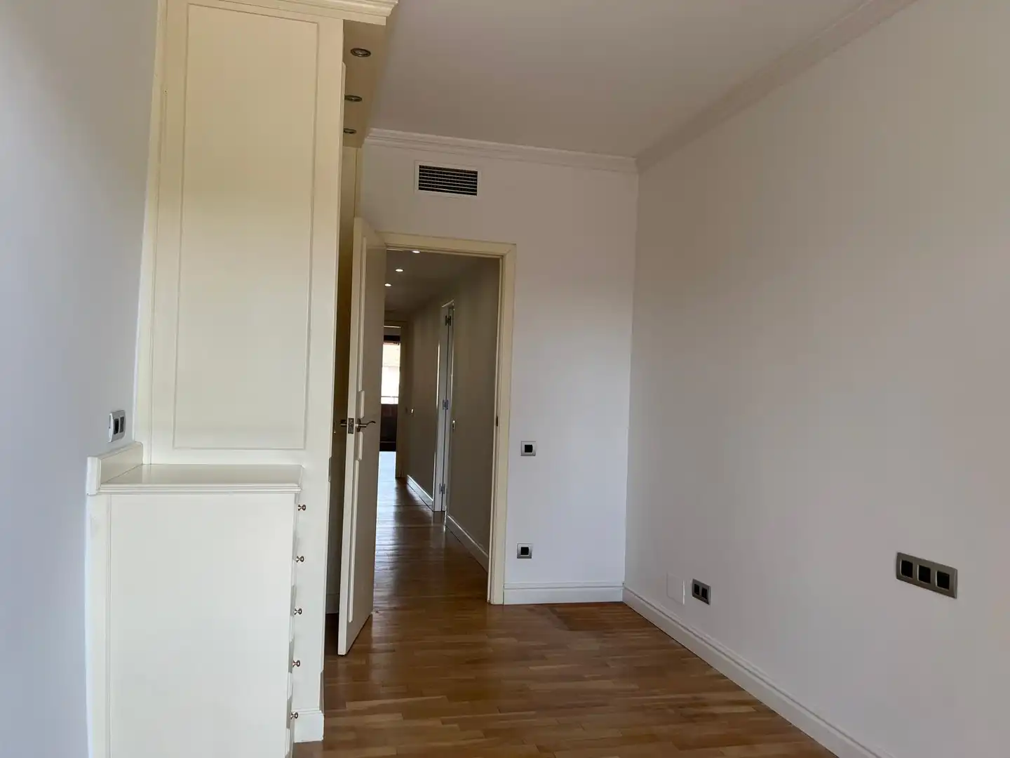 Flat for rent in Barcelona  with Air Conditioner, Heating and Private garden
