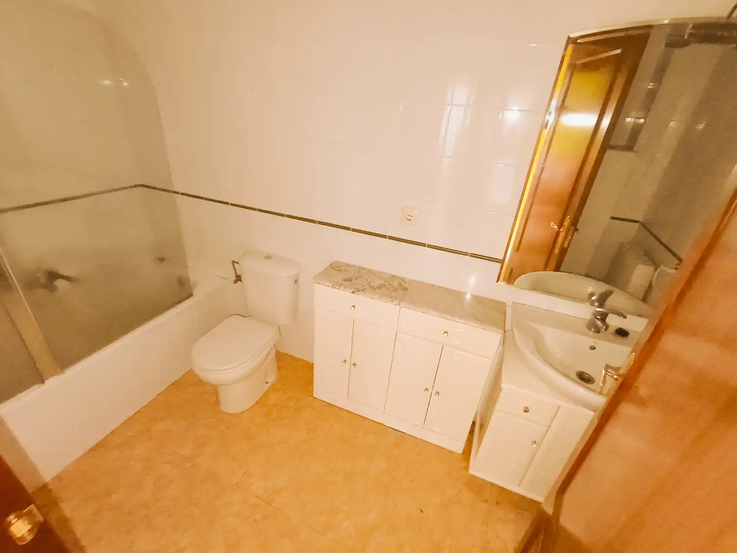 Bathroom of Ground floor for rent in Palencia  with Heating, Parquet flooring and Storage room