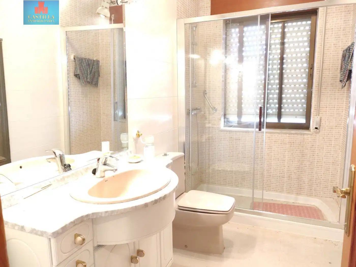 Baño de Casa o chalet en venta en Velayos con Terraza, Trastero y Amueblado