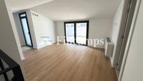 Sala d'estar de Dúplex en venda en Sabadell amb Parquet, Terrassa i Piscina comunitària