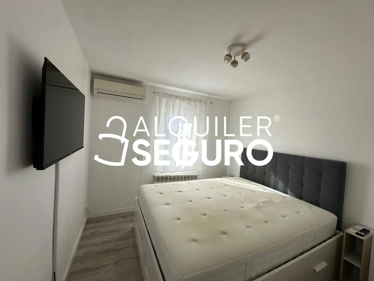 Bedroom of Flat for rent in Madrid  with Air Conditioner, Heating and Furnished